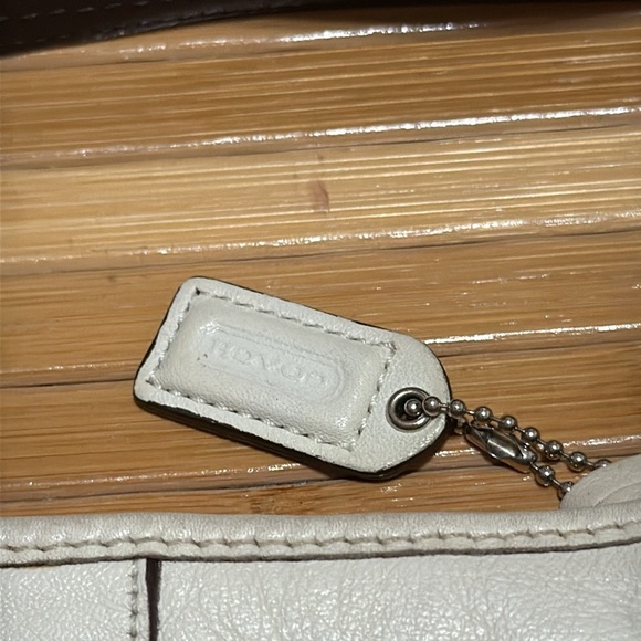 Vintage Coach Cream Leather Soho Hobo Shoulder Bag - Picture 10 of 10